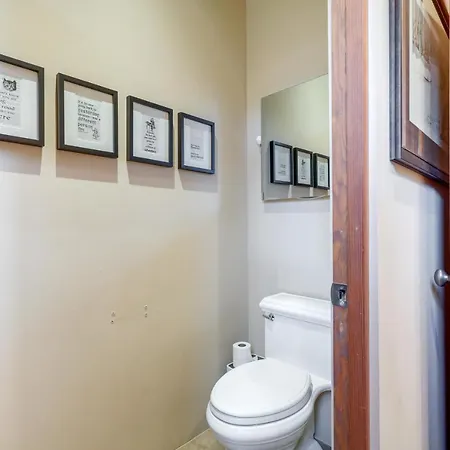 Luxe & Stylish Near Downtown!