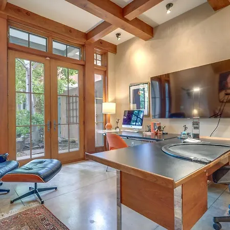 Luxe & Stylish Near Downtown! Сasa de vacaciones Santa Fe