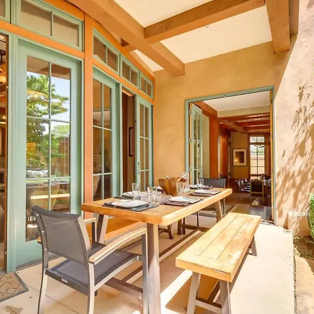 Luxe & Stylish Near Downtown! *