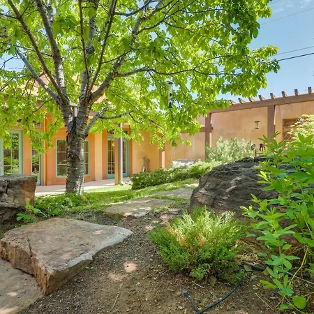 Luxe & Stylish Near Downtown! *