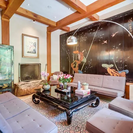 Holiday home Luxe & Stylish Near Downtown!