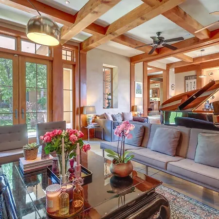 Luxe & Stylish Near Downtown! Holiday home Santa Fe