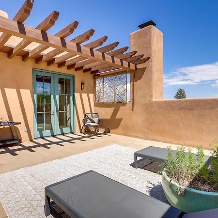 Holiday home Luxe & Stylish Near Downtown!